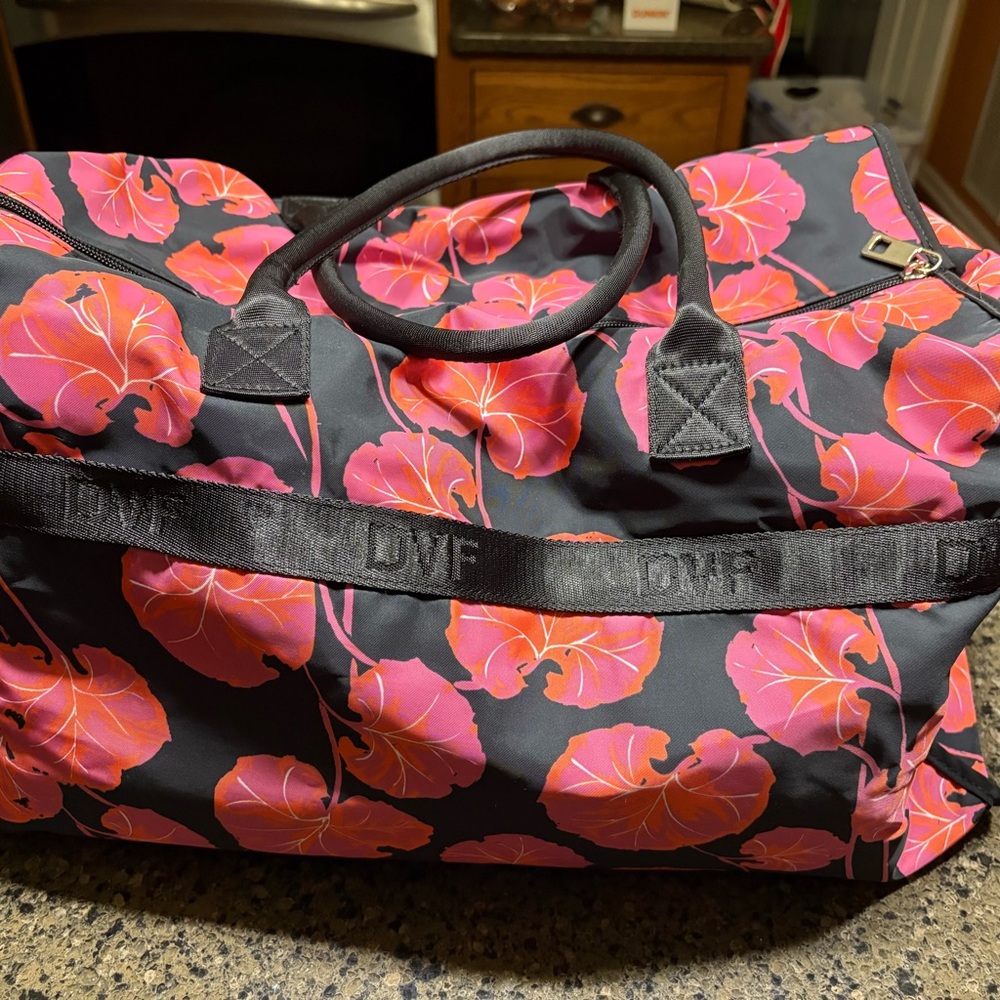 Set of 4 new Diane Von Furstenberg Black and Pink Leaf Print Travel Bags